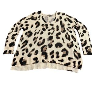 By Together Women’s Animal Print Oversized V-Neck Sweater Size Medium